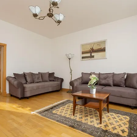 Family With Parking Mokotow By Renters